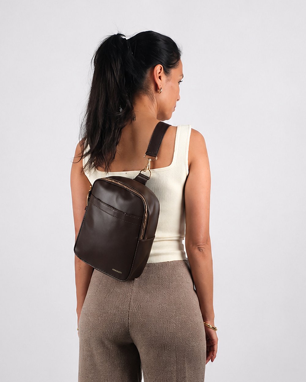 MIMMTI Zoya espresso: Crossbody achterkant