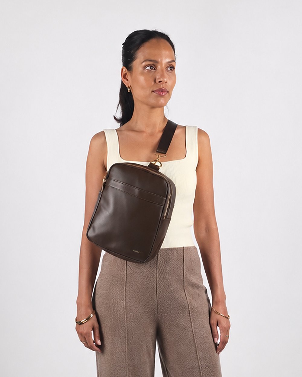 MIMMTI Zoya espresso: Crossbody voorkant
